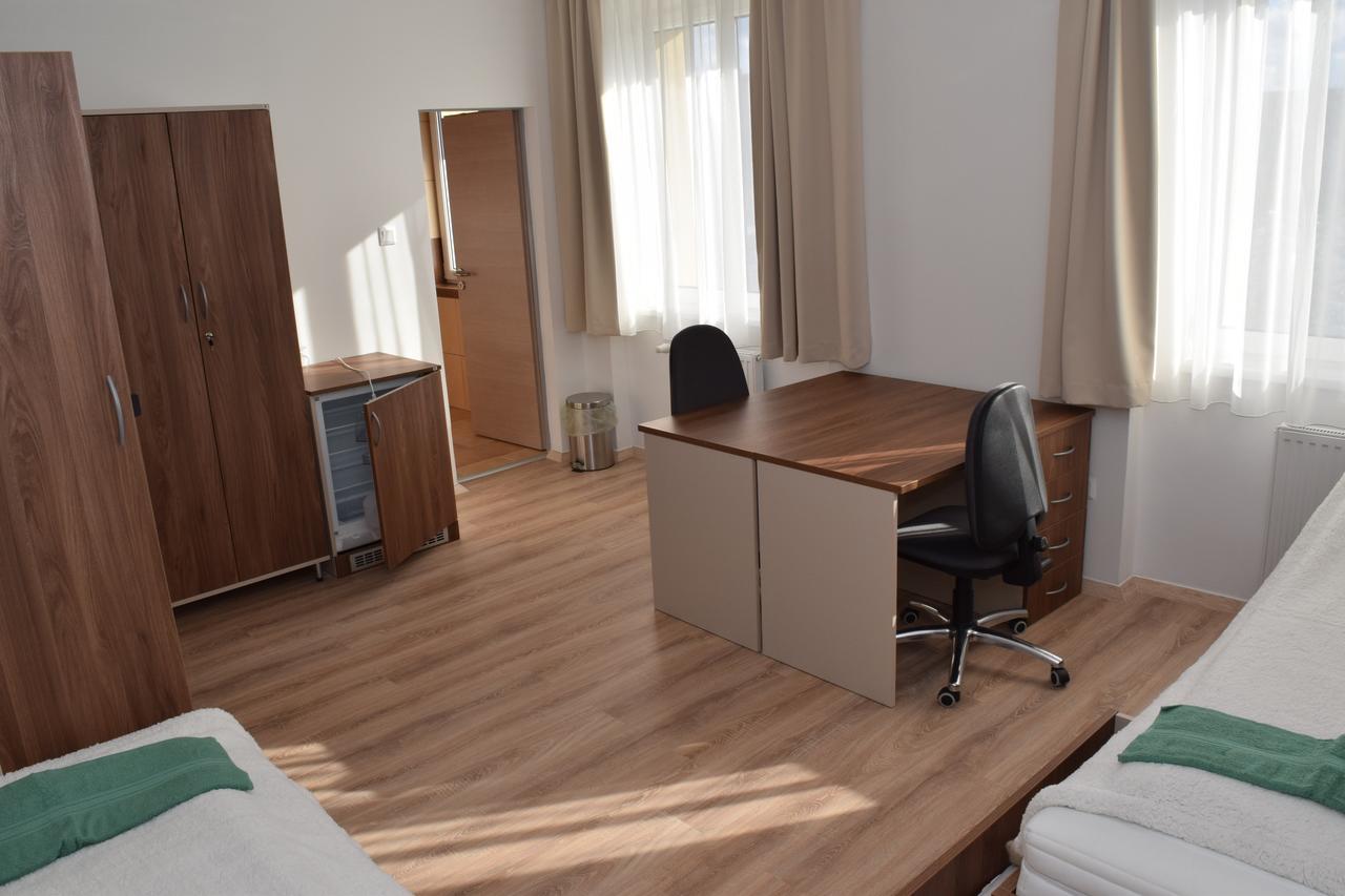 Marothi Kollegium Hostel Debrecen Exterior photo